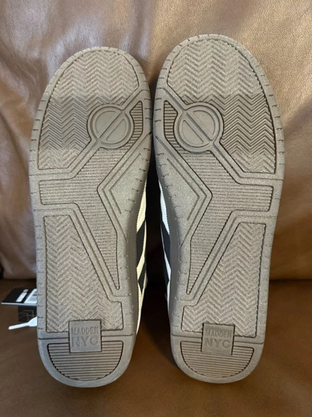 Madden NYC Men's Sport Casual Shoes | Size 9 | Color: Black|White - NWT